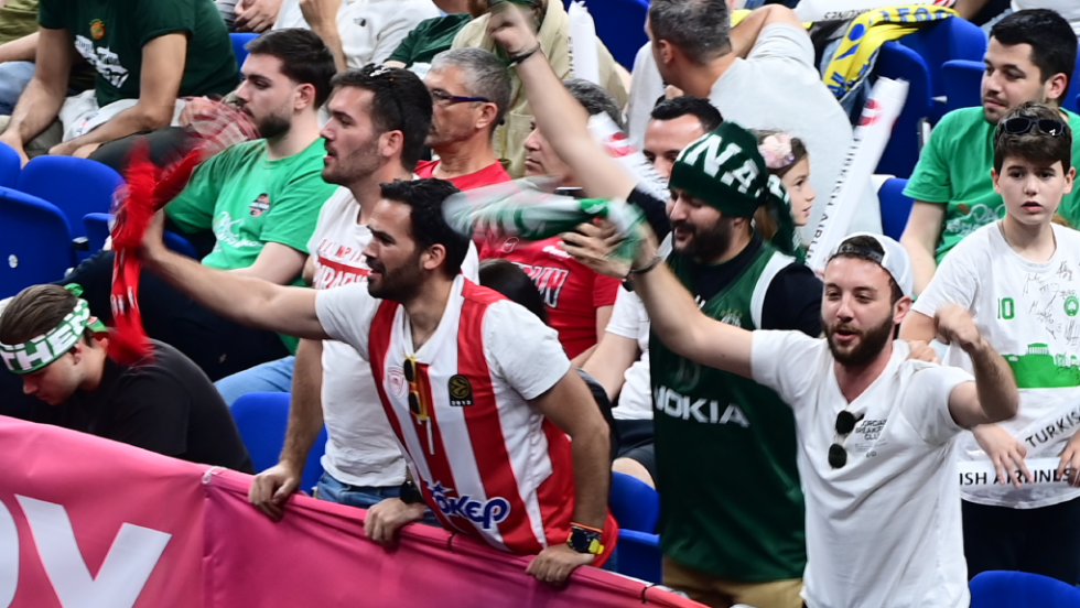 Στις κερκίδες του Uber Arena στον μικρό τελικό της Basket Euroleague